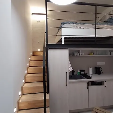 Szekely Near Deak Ferenc Square With Free Parking In Garage Apartment