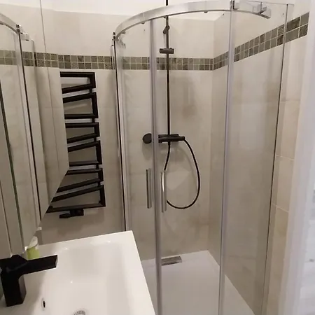 Apartment Szekely Near Deak Ferenc Square With Free Parking In Garage *