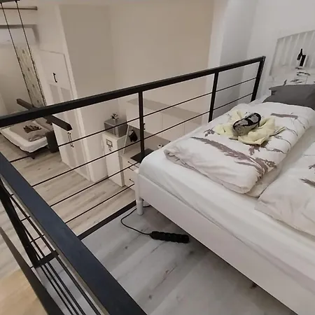Szekely Near Deak Ferenc Square With Free Parking In Garage Apartment *