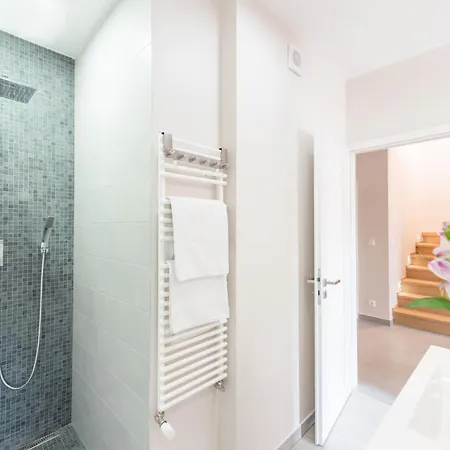 Boutique Luxury Penthouse Apartment *