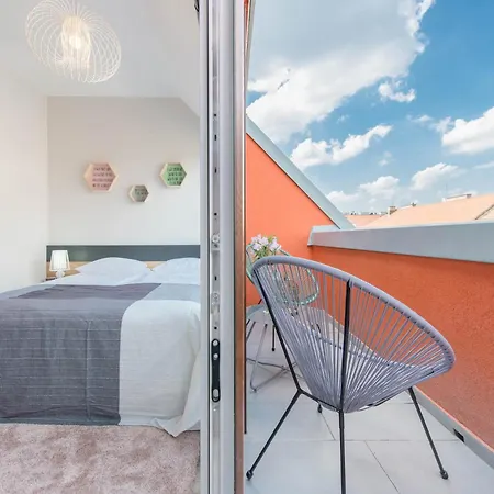 Boutique Luxury Penthouse Apartment *