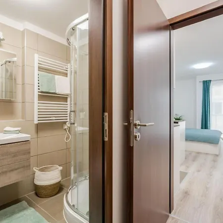 Comfort Court - Free Parking, Balcony *