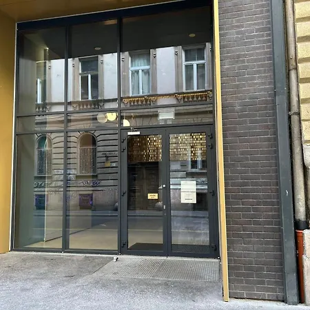 Comfort Court - Free Parking, Balcony