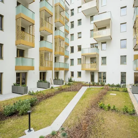 Comfort Court - Free Parking, Balcony Apartment