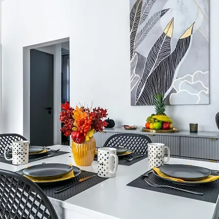 King's Golden Flat Apartment *