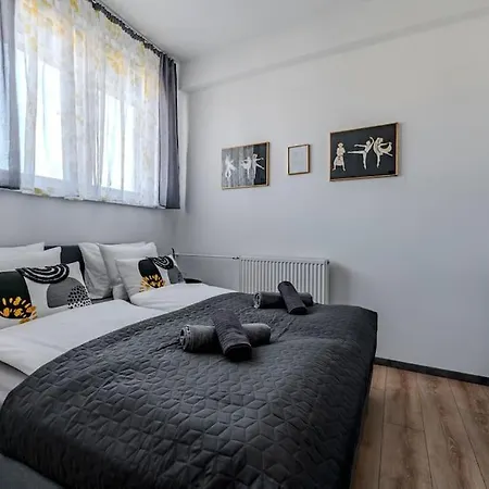 King's Golden Flat Budapest