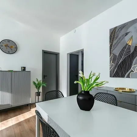 King's Golden Flat * Budapest