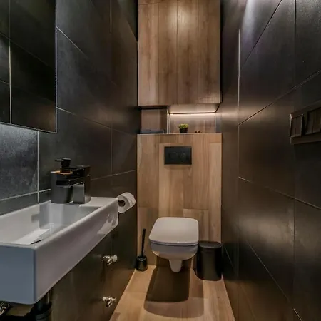 King's Golden Flat Budapest