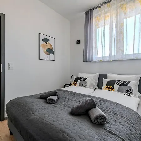 King's Golden Flat * Budapest