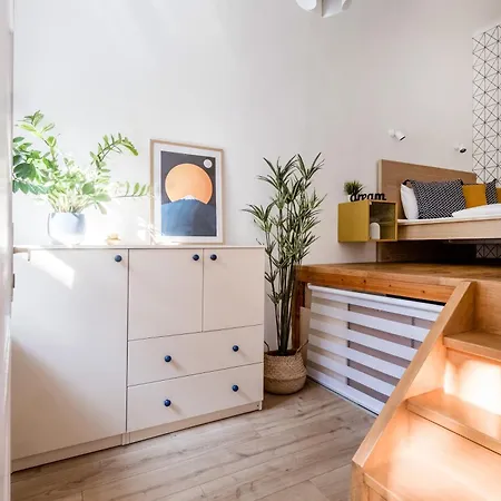 Artistic In Centre Apartment *