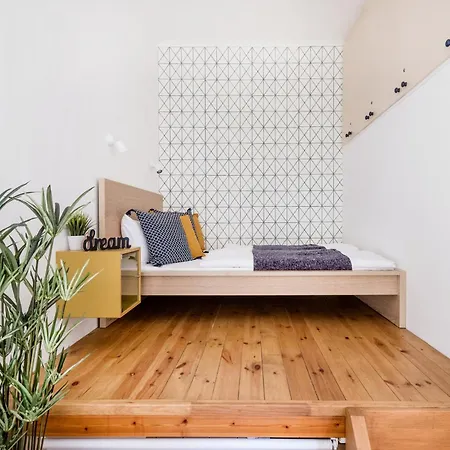 Artistic In Centre Apartment *
