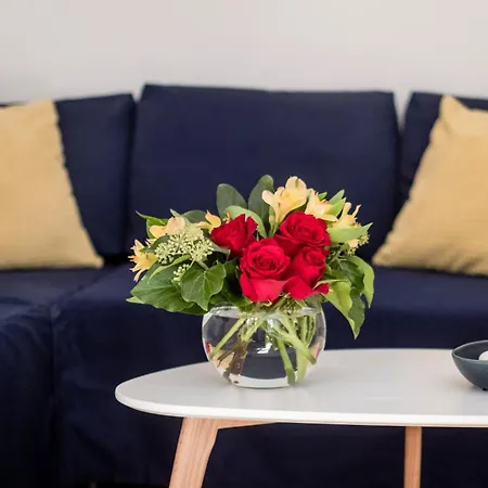 Artistic In Centre Apartment *
