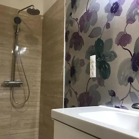 Stylish Near The River Apartment Budapest
