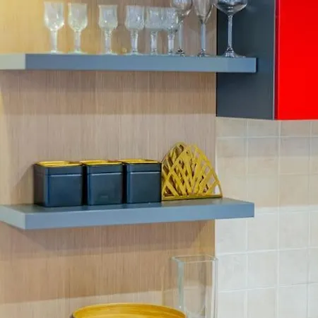 Apartment Colorful Cityscape Retreat By Nw