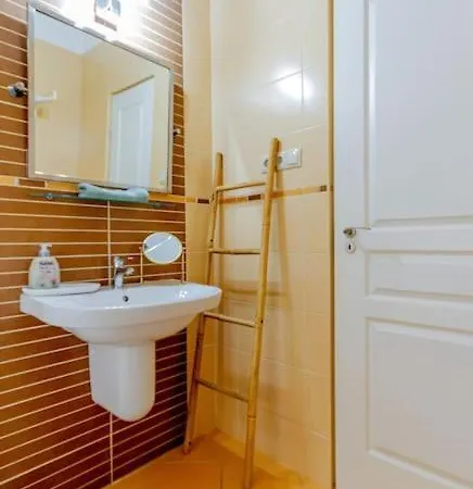 Apartment Colorful Cityscape Retreat By Nw *