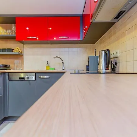 Colorful Cityscape Retreat By Nw *