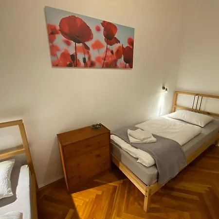 Free Parking - Dob50 Spacious - 2 Separate Bedroom, 5 People, Ac, Wifi Apartment *