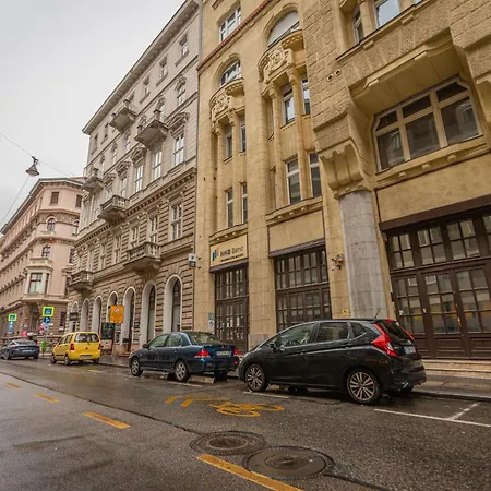 Jackquaters Silver Apartment Budapest