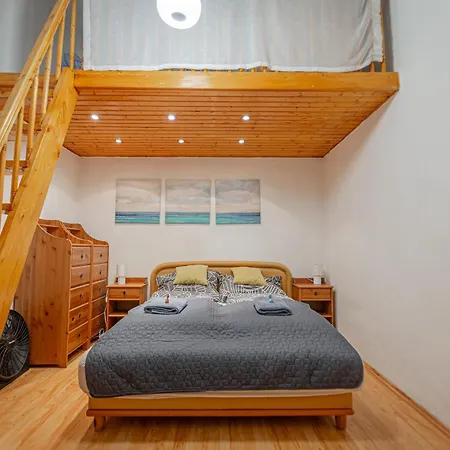 Apartment Jackquaters Silver