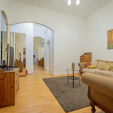 Jackquaters Silver Apartment Budapest