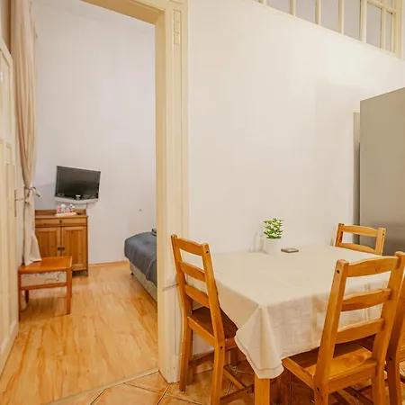 Apartment Jackquaters Silver *