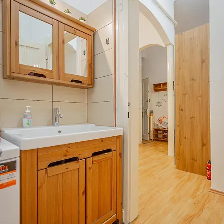 Jackquaters Silver Apartment