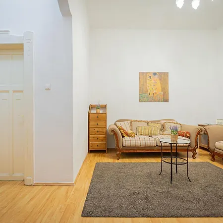 Jackquaters Silver Apartment