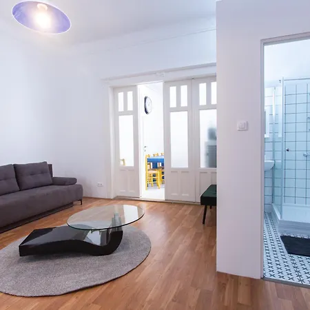 Violin Apartment