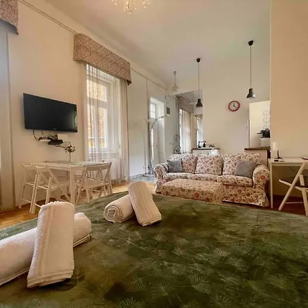 Knezits Spacious Ac Terrace Free Parking Apartment *