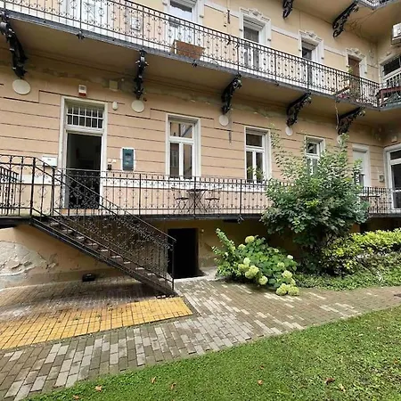 Knezits Spacious Ac Terrace Free Parking Apartment *