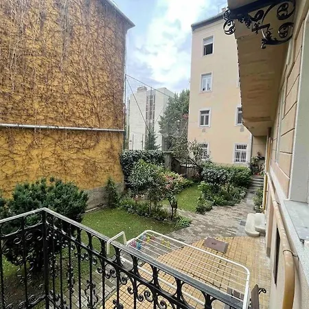 Apartment Knezits Spacious Ac Terrace Free Parking