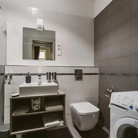 Apartment Turquoise Harmony In The Heart Of The Budapest