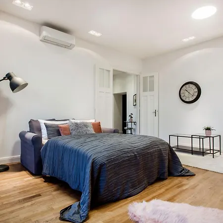 Apartment Luxurious Danubeside For 4