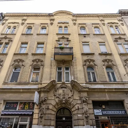Wave - 3 Bedroom In Center Apartment Budapest