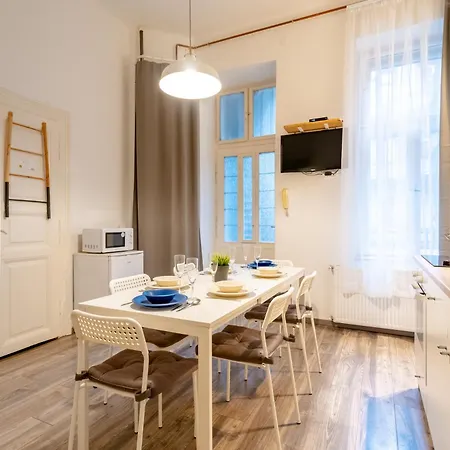 Wave - 3 Bedroom In Center Apartment Budapest