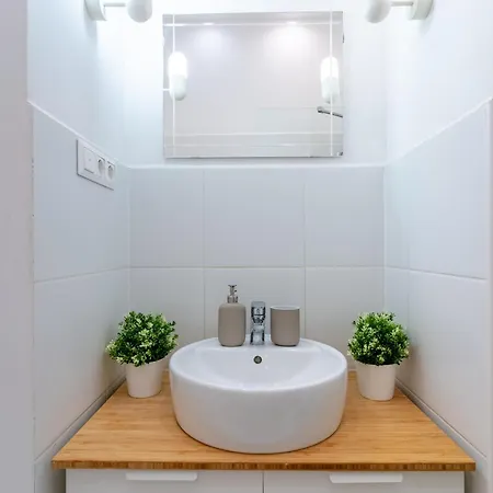 Wave - 3 Bedroom In Center Apartment