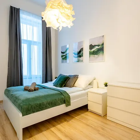 Wave - 3 Bedroom In Center Apartment