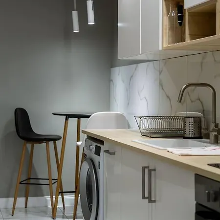 Luxurious Located In The Heart Of Apartament *