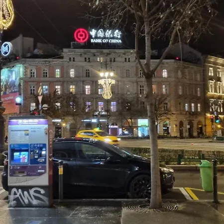 T & E * Budapest