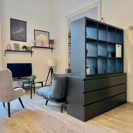 By Hi5 Apartments- Erzsebet 44 *