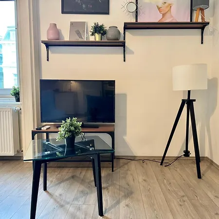 By Hi5 Apartments- Erzsebet 44 * Budapest
