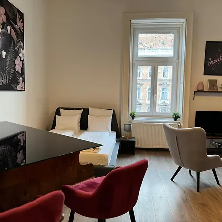 By Hi5 Apartments- Erzsebet 44 Apartment