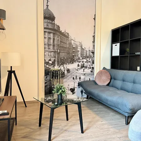 By Hi5 Apartments- Erzsebet 44 *
