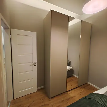 Center 2, Cozy And Modern 2br In The Center Budapešť