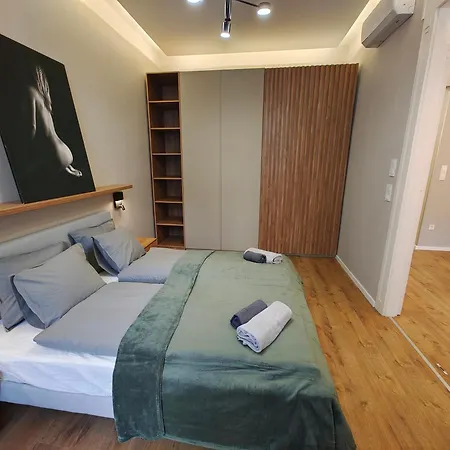 Center 2, Cozy And Modern 2br In The Center Apartment