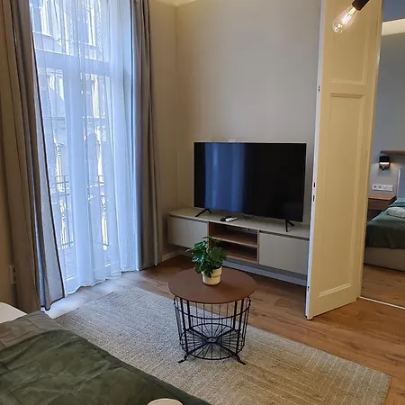 Apartment Center 2, Cozy And Modern 2br In The Center Budapest