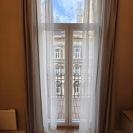 Center 2, Cozy And Modern 2br In The Center Budapešť
