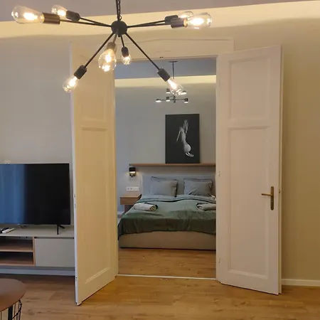 Center 2, Cozy And Modern 2br In The Center Budapešť