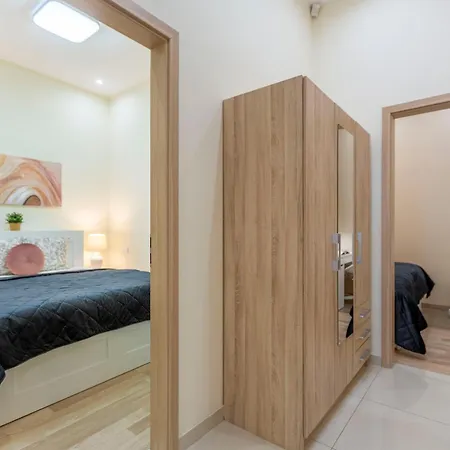 Spacious Bajcsy In The Heart Of Appartamento Budapest
