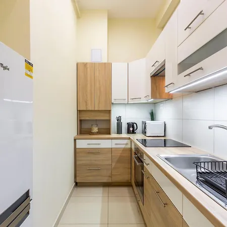 Spacious Bajcsy In The Heart Of Appartamento